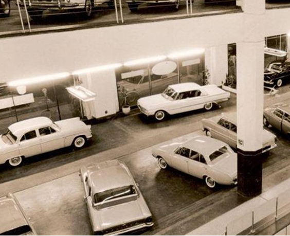 Auto Hall, façade historique